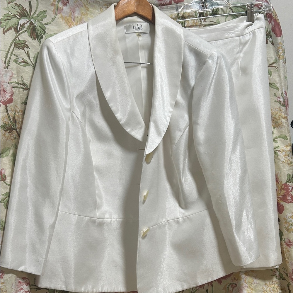 Le Suit White Satin Blazer and Skirt Set